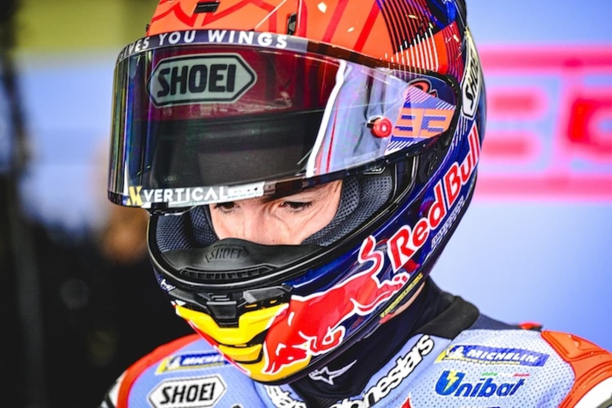 Alter und neuer Marc Márquez. Ein kräftiger Crash gleich zu Beginn warf den achtfachen Weltmeister aus der Bahn