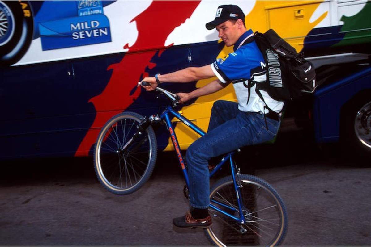 Mit Fahrrad bei Benetton 1997