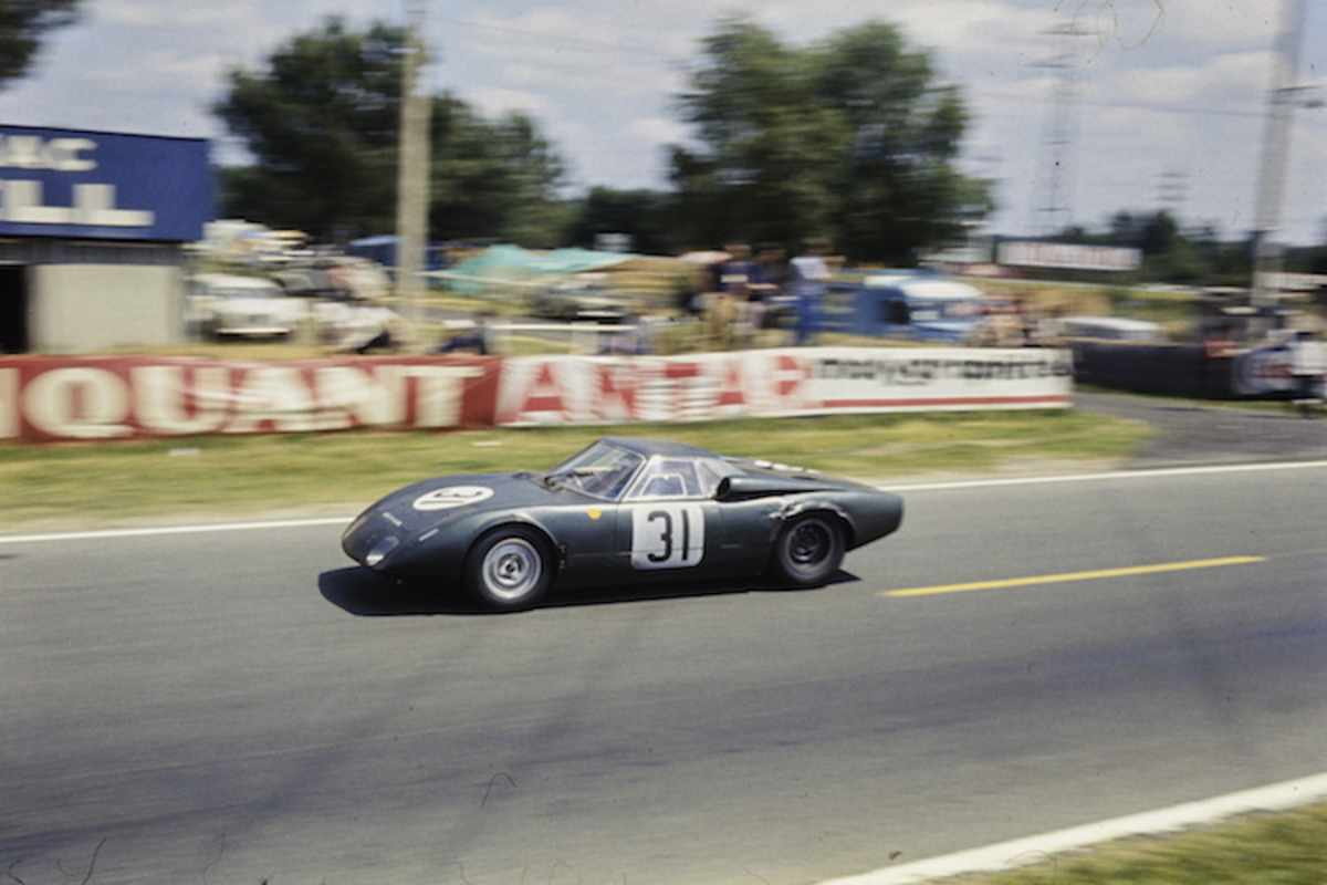 Jackie Stewart 1965 mit dem Turbinen-Rennwagen von Rover