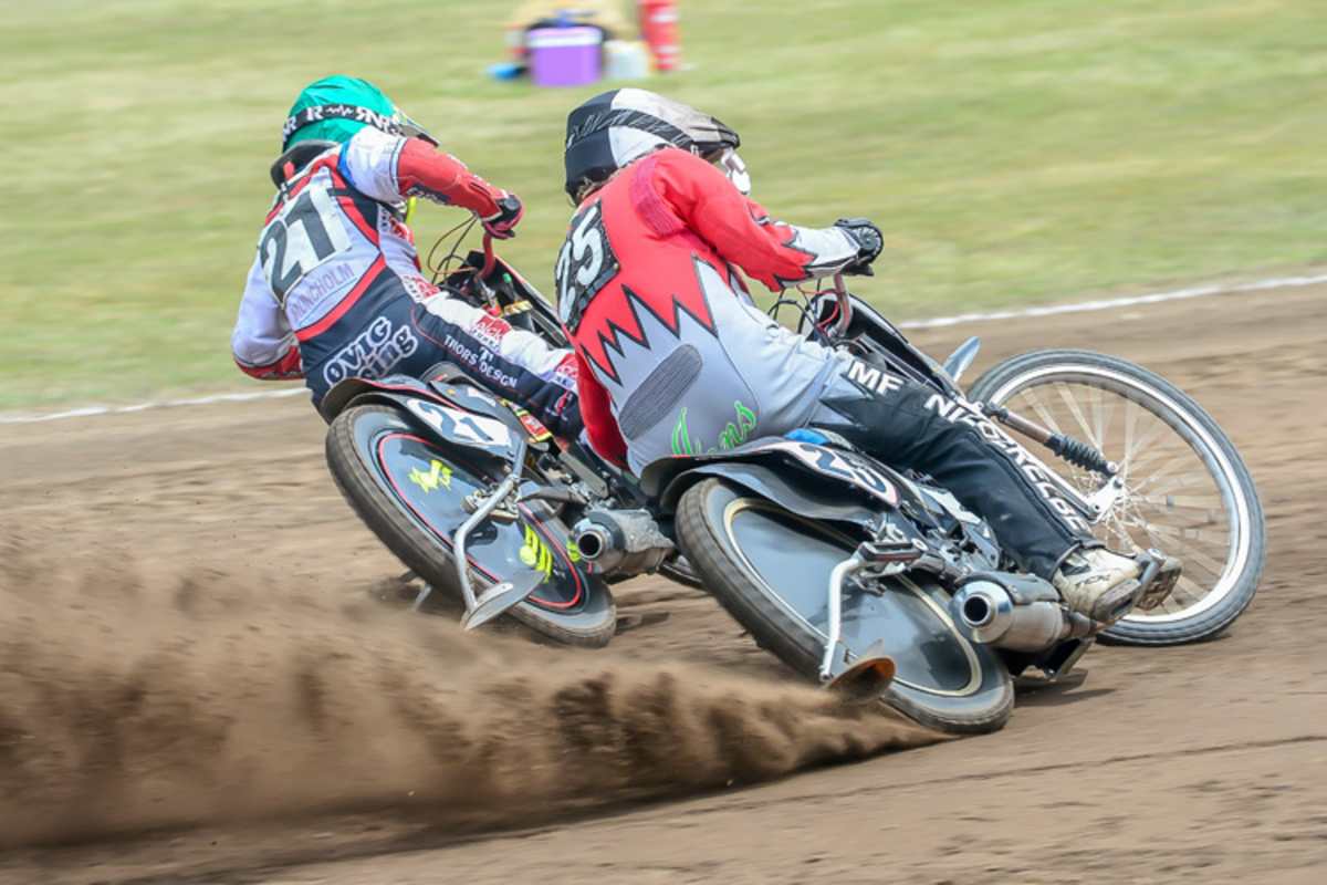 Kramer schiebt sich innen an Buchberger vorbei