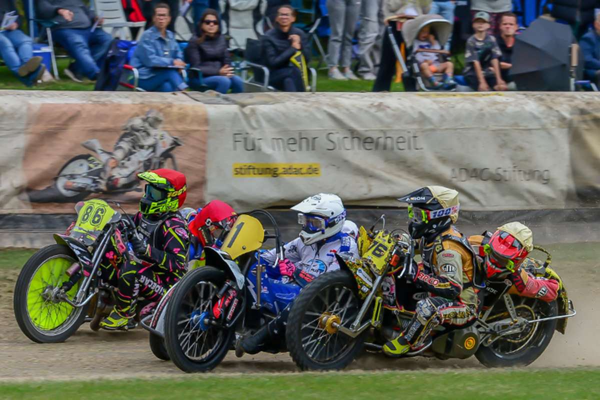 Comblon/Comblon wollten innen an Detz/Portijk vorbei