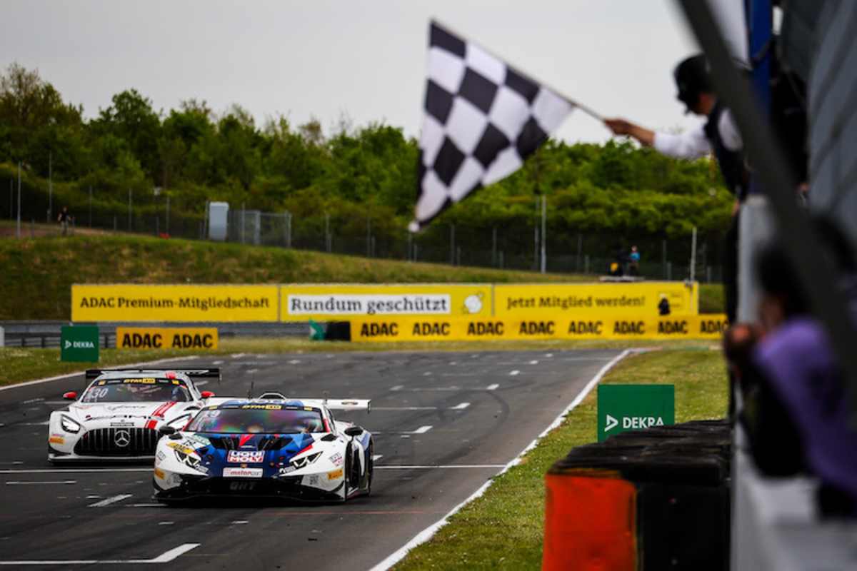 Luca Engstler setzte sich in Oschersleben gegen Maro Engel durch