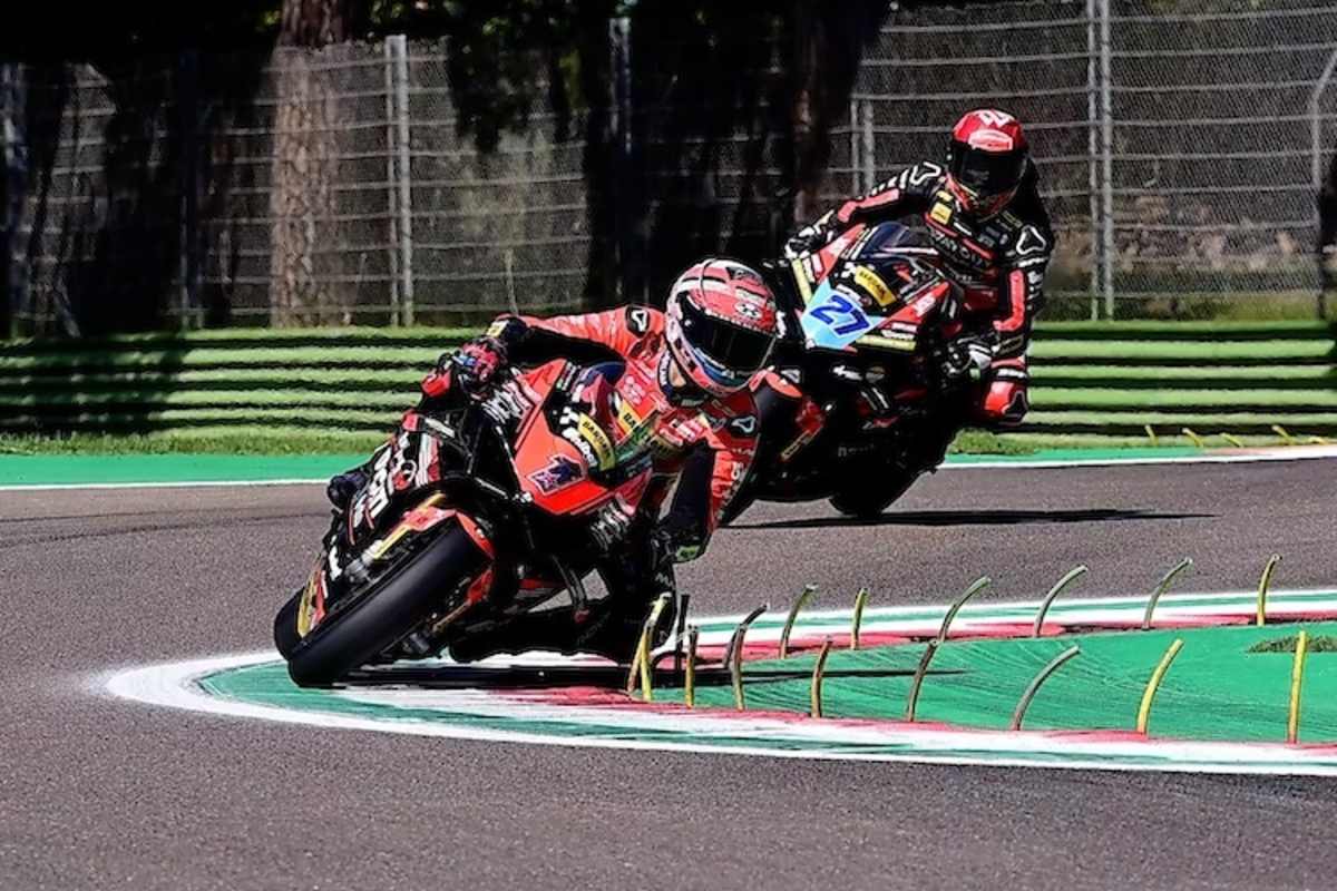 Die Straße zum Haupteingang des Balaton Park Circuit