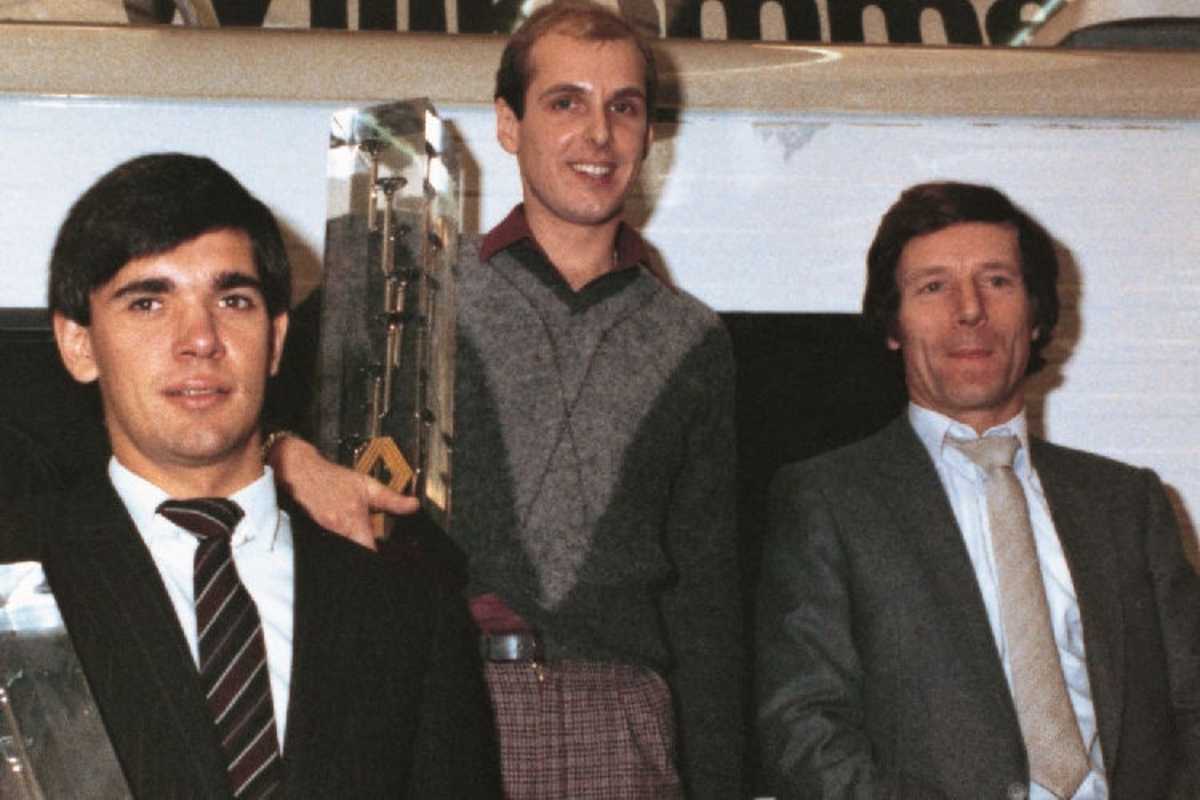 Perfekter Abschluss: Mit dem Gewinn der Int. Lizenzfahrer-Trophäe schafft Strycek 1980 seine zweite R5-Meisterscahft. Links im Bild Bodo Beil (Nat. Ausweisfahrer-Champion), rechts Fritz R. Friebel (Vizemeister Lizenzfahrer)