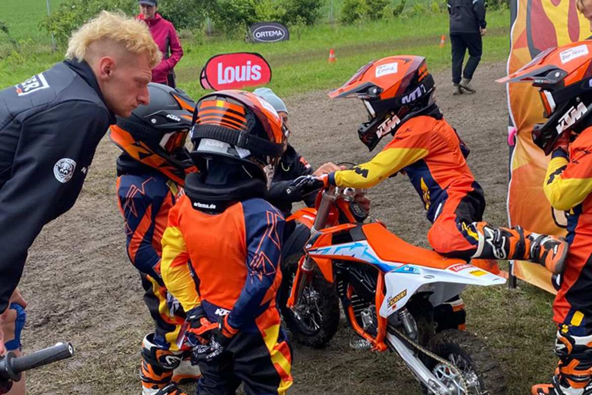 Die Kids werden instruiert