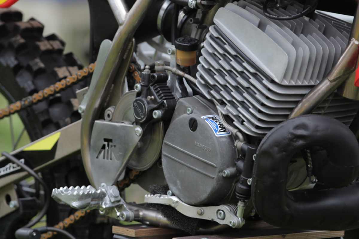 Die ATK 406 aus dem Jahre 1988 mit der Bremse hinter dem Kettenritzel