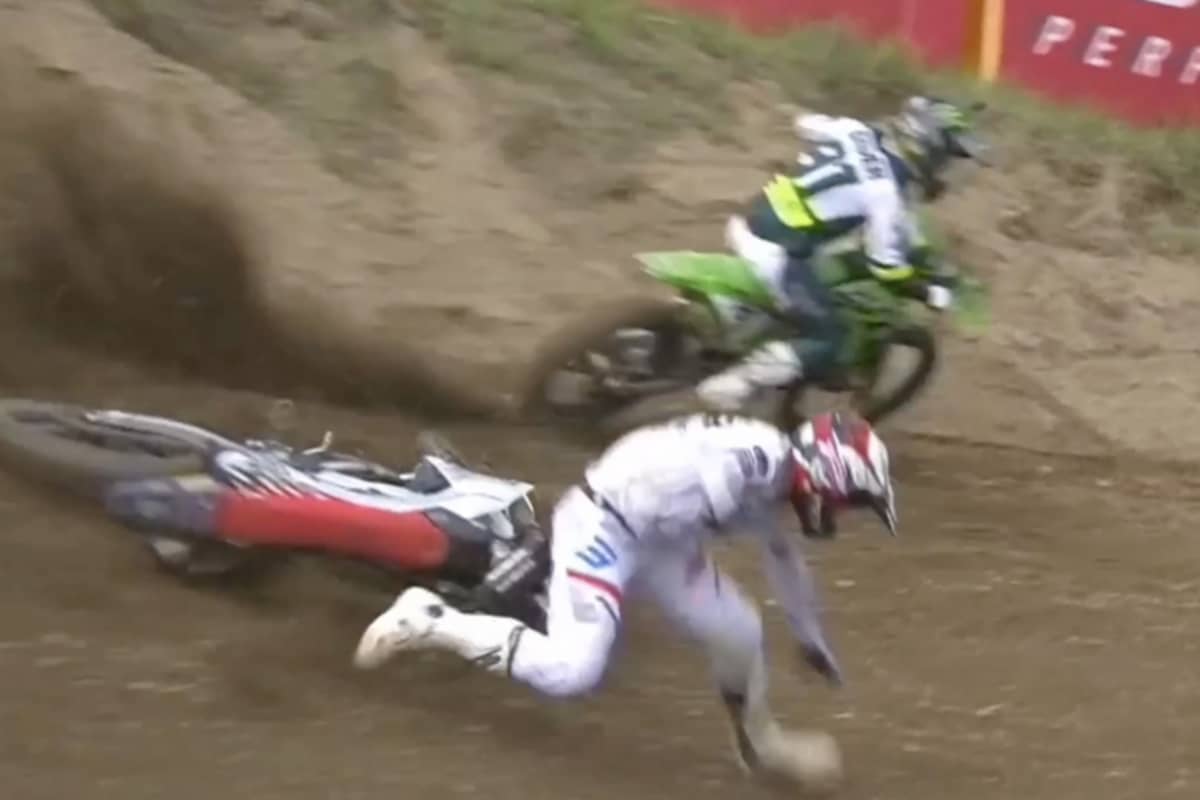 Brian Bogers kollidiert mit Jeremy Seewer und stürzt