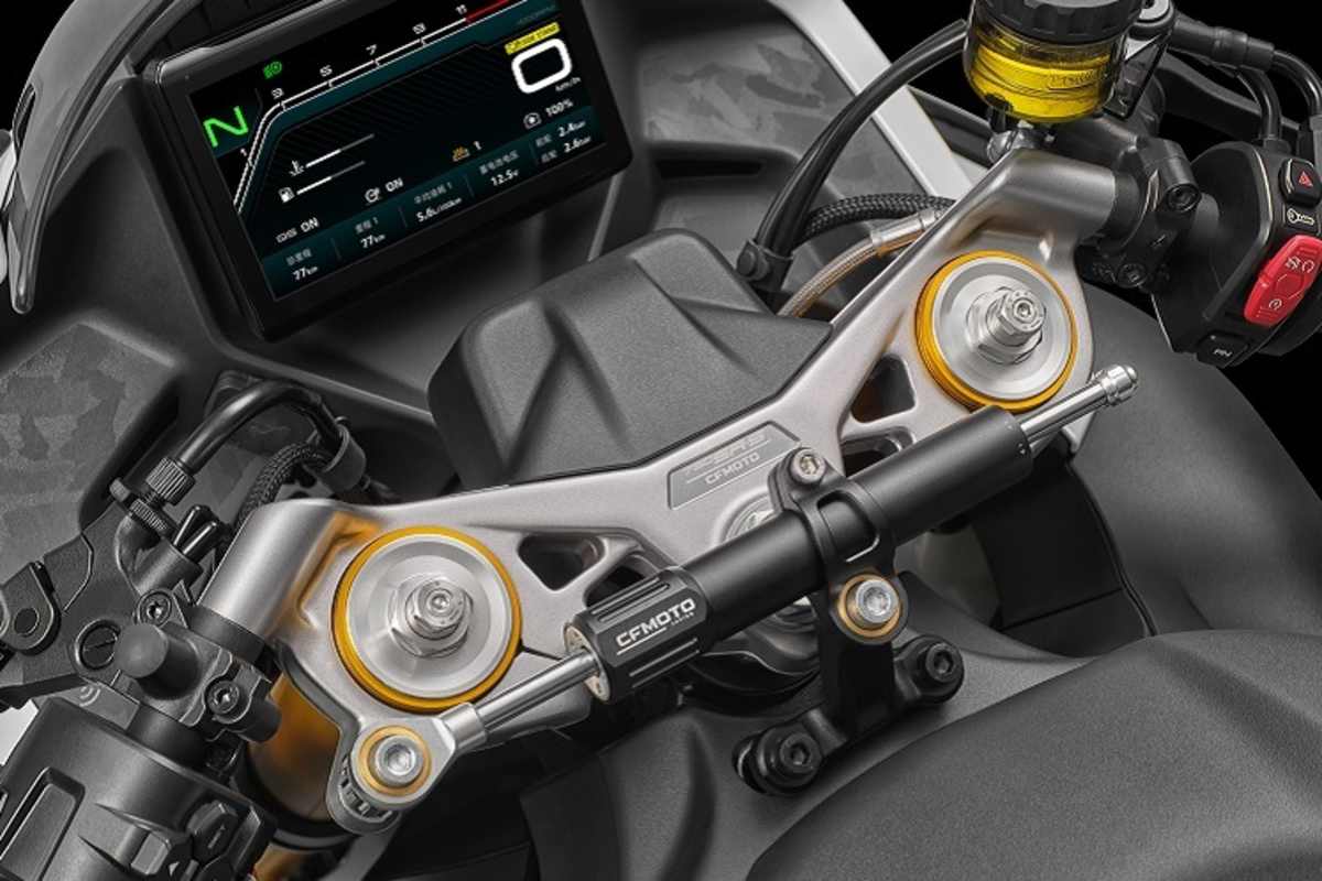 Grosszügig dimensioniertes TFT-Display, Lenkungsdämpfer