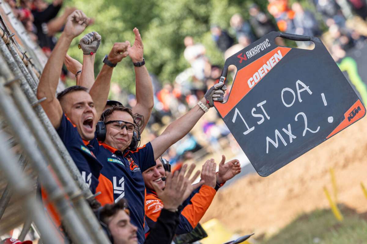 Anzeige von der Boxencrew