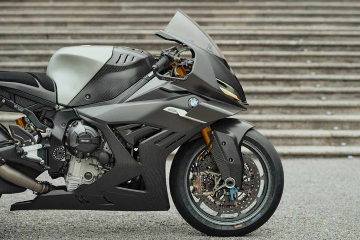 Präzise Luftführung durch das innere des Motorrads statt hässliche Riesenflügel