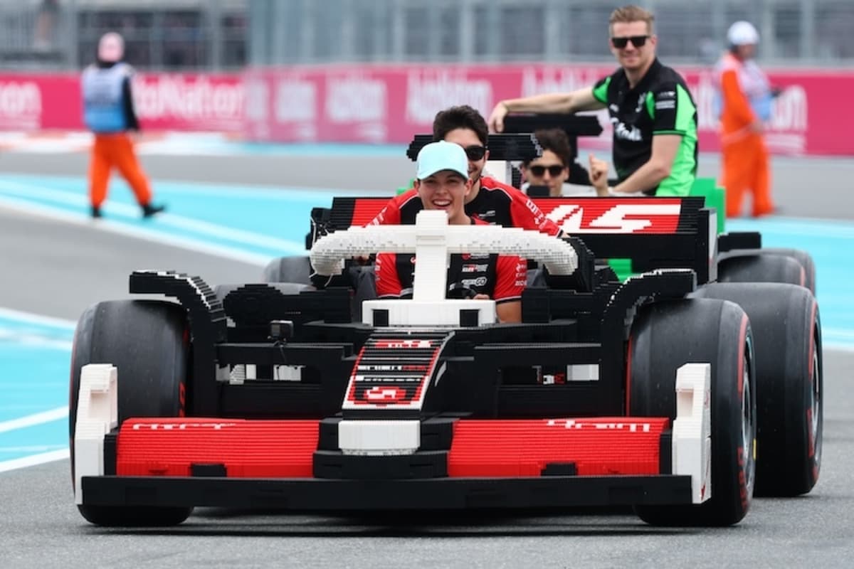 Die Haas-Piloten Oliver Bearman und Esteban Ocon haben sichtlich Spaß