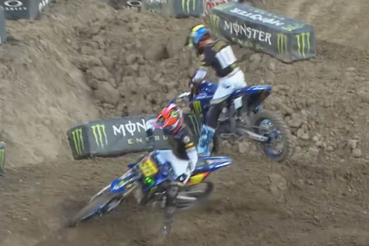 Deegan räumt Davies von der Strecke