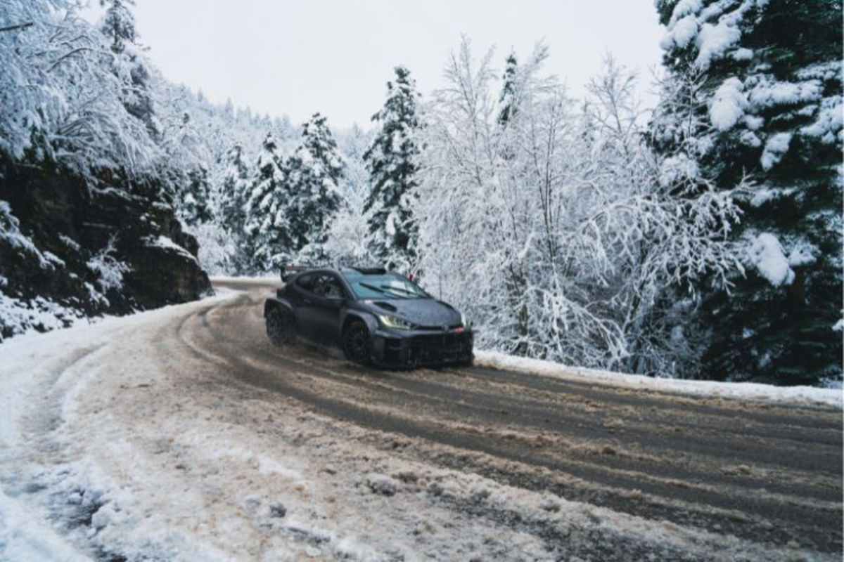 Schnee und Rodel gut, gleichfalls Rallye-Tests: Solberg in schneller Fahrt im Val d`Ìsere nahe Grenoble