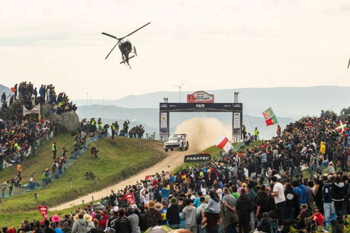 Spektakuläre Bilder generiert jedes Jahr der Schotterklassiker Portugal: Hier mit Sebastien Ogier in Aktion