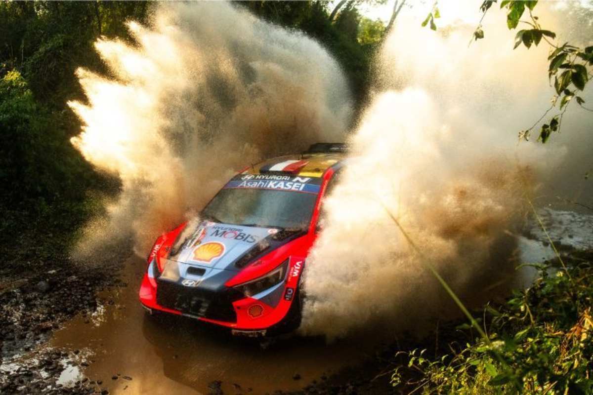 Hyundai-Pilot Adrien Fourmaux schien eine Podiumsplatzierung anvisieren zu können, wurde dann nur Vierter