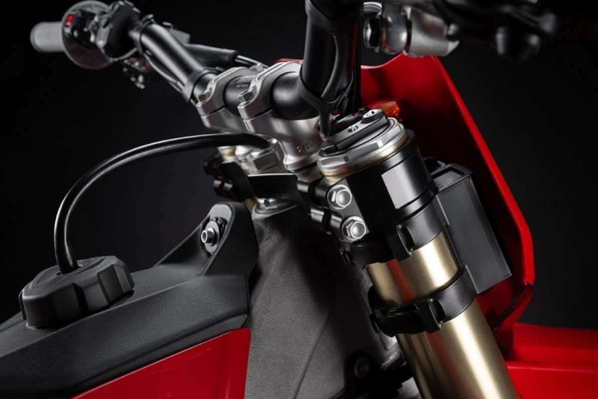 Erfreuliche Aussicht: Renthal-Lenker, gefräste Gabelbrücken