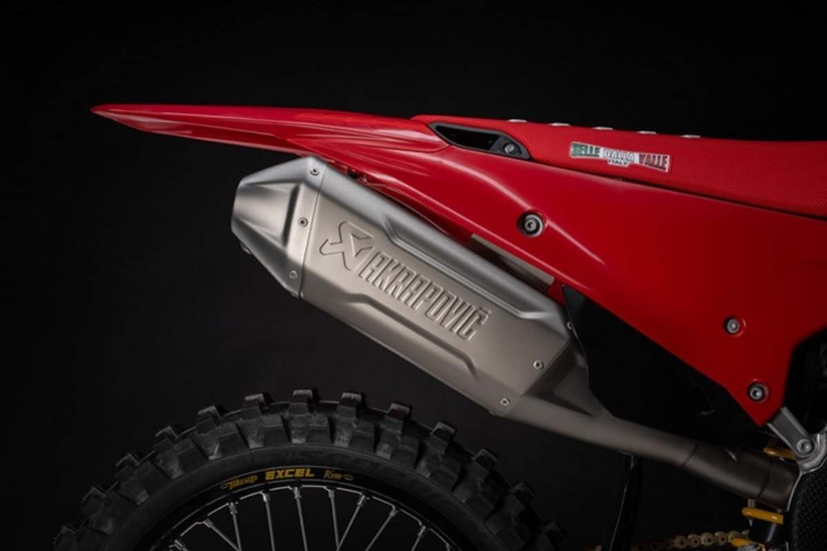 Spart 1,7 kg: Titan-Auspuffanlage von Kult-Hersteller Akrapovic