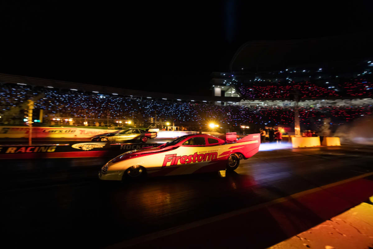 Jet-Dragster «Fire Storm» im Duell mit Jet-Funny-Car «Dragon Hunter»