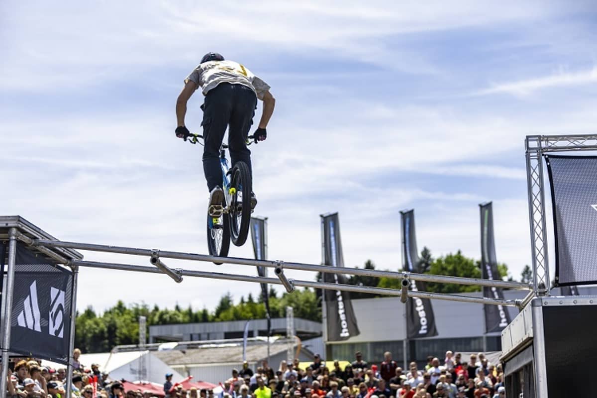 Ja, auch das ging gut: Drop and Roll Show des Schotten Danny MacAskill