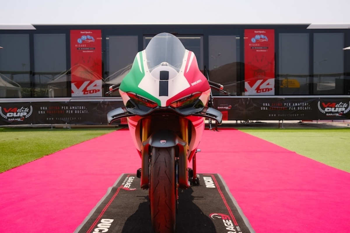 Im V4 Elite Cup wird ausschließlich mit Ducati-Superbikes gefahren