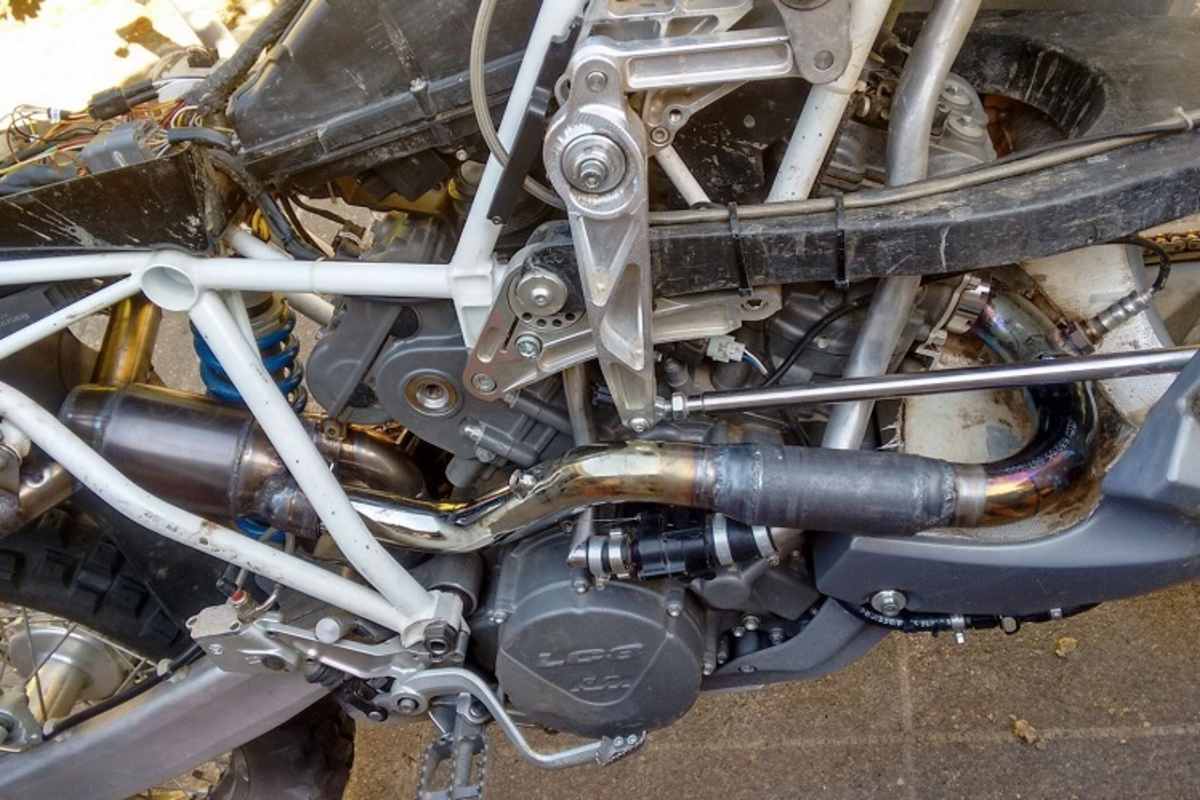 Mit drei Katalysatoren wurde der 1000er V2 von Euro3 auf Euro5 gehievt