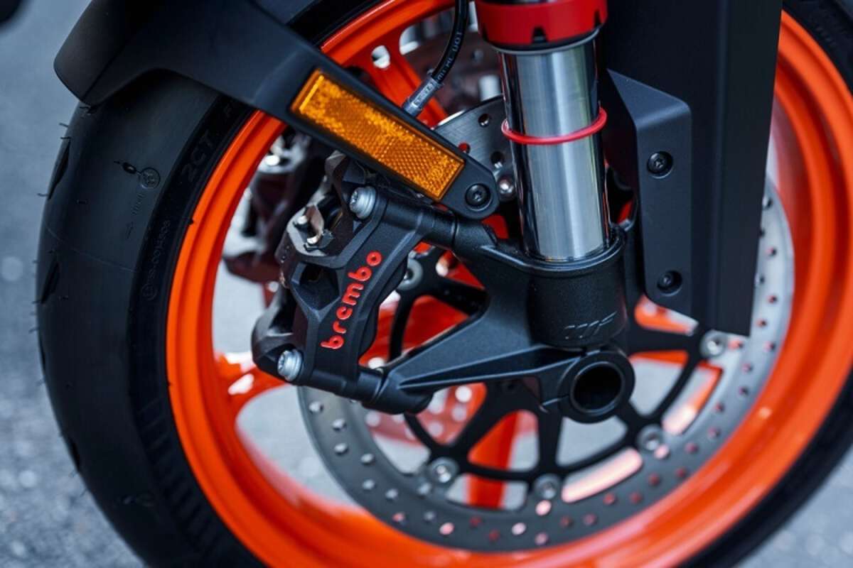 Brembo Stylema auch in der gut ausgerüsteten Mittelklasse: KTM 990 Duke R