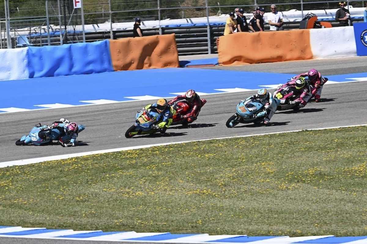 Letzte Runde, letzte Kurve. Joel Esteban verliert Platz fünf