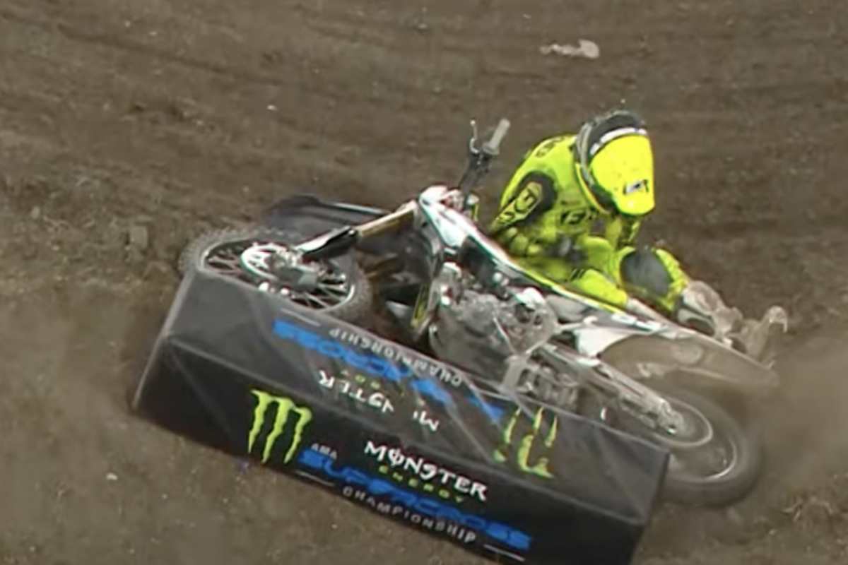 Austin Forkner stürzte und fiel zurück