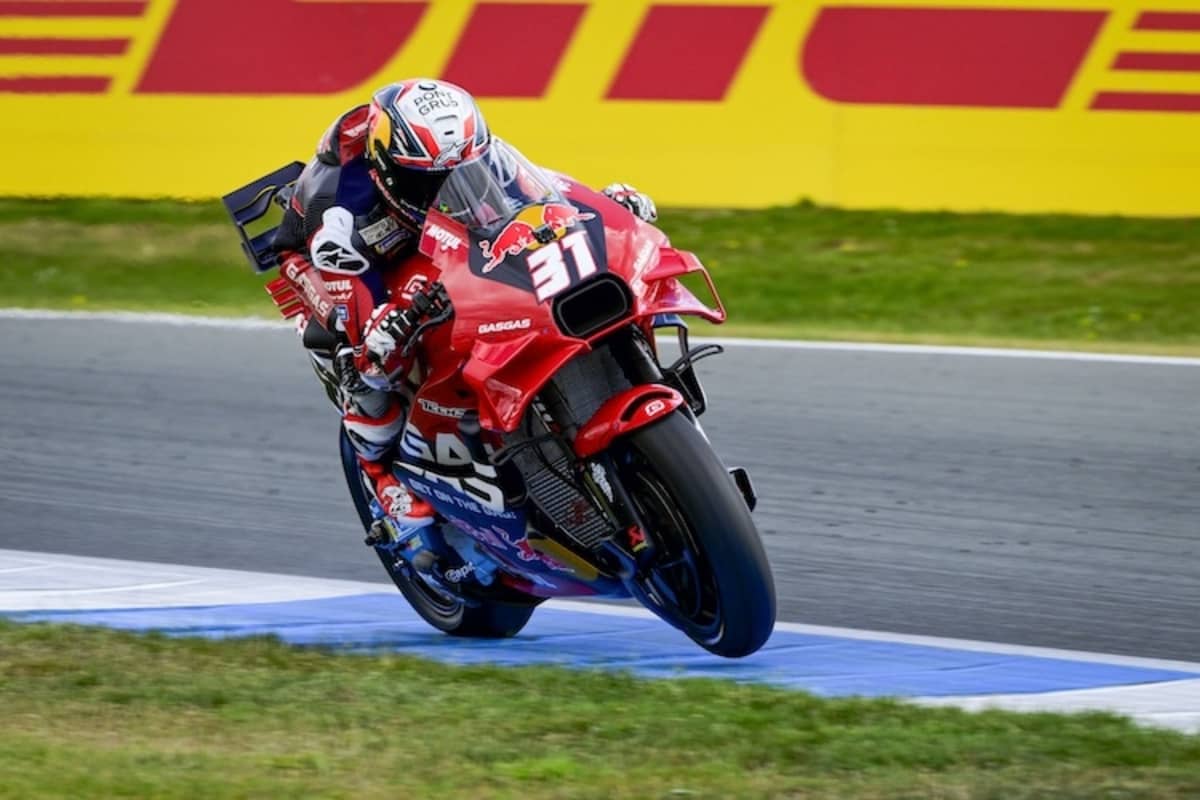 Mit nur zwei Ausfällen in den Rennen zeigt Rookie Acosta Konstanz