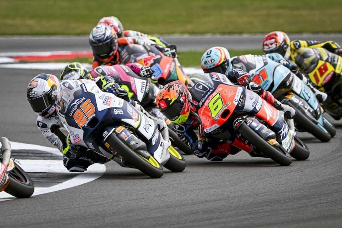 Moto3-Knäuel mit Collin Veijer (95)