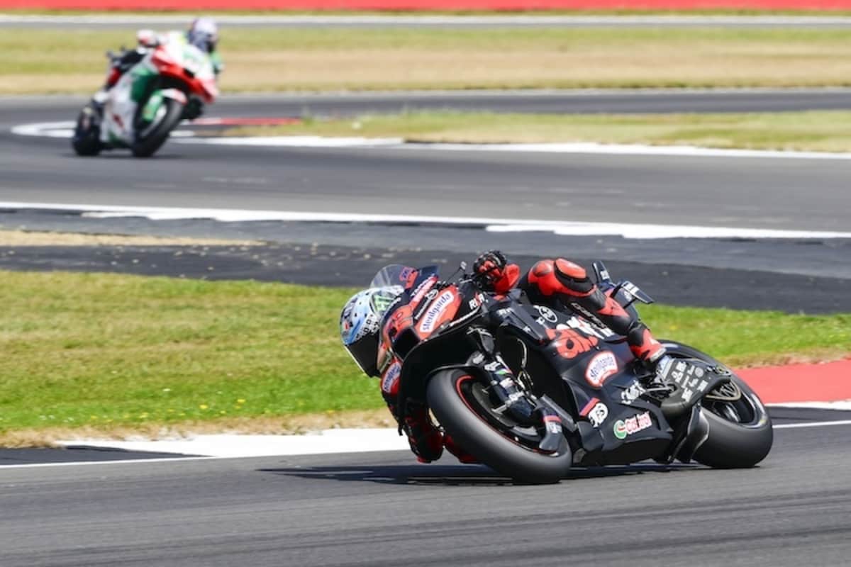 Die große Überraschung von Silverstone: Marco Bezzecchi  auf dem Weg zum ersten Sieg auf der Aprilia