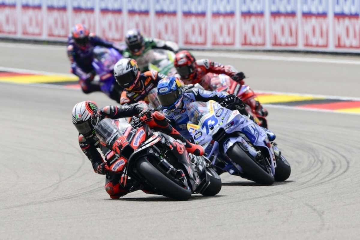 Marco Bezzecchi hielt sich lange auf Platz 2