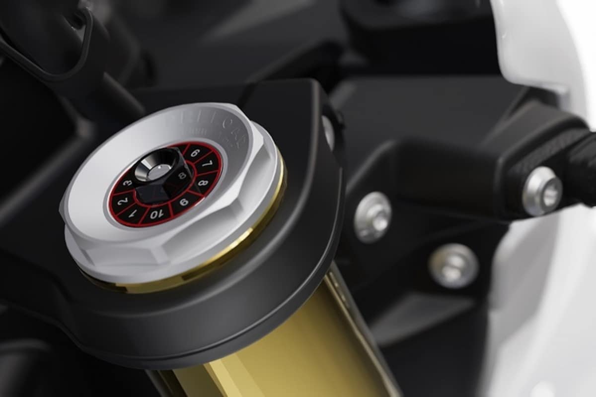 An Gabel wie Federbein sind  Federvorspannung, Zug- und Druckstufe einstellbar