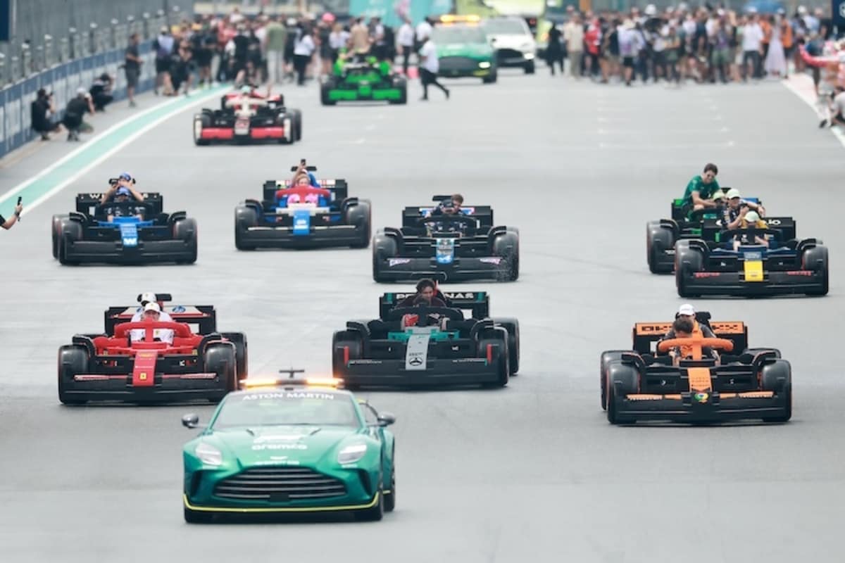 Das Safety-Car ist echt, die übrigen Autos aus jeweils 400.000 Lego-Steinen