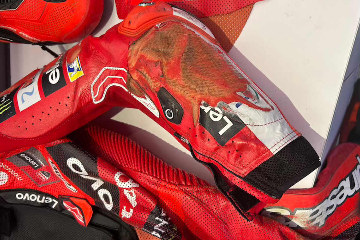 Inzwischen ist der Rennanzug von Marquez wieder repariert und kann erneut im Rennen getragen werden