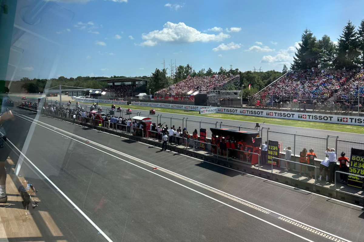 Der Blick aus dem Media-Center auf den MotoGP-Start