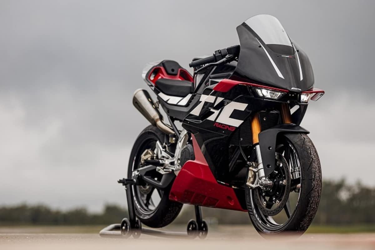 Auch Winglets sind dran an der Fantic Imola 500