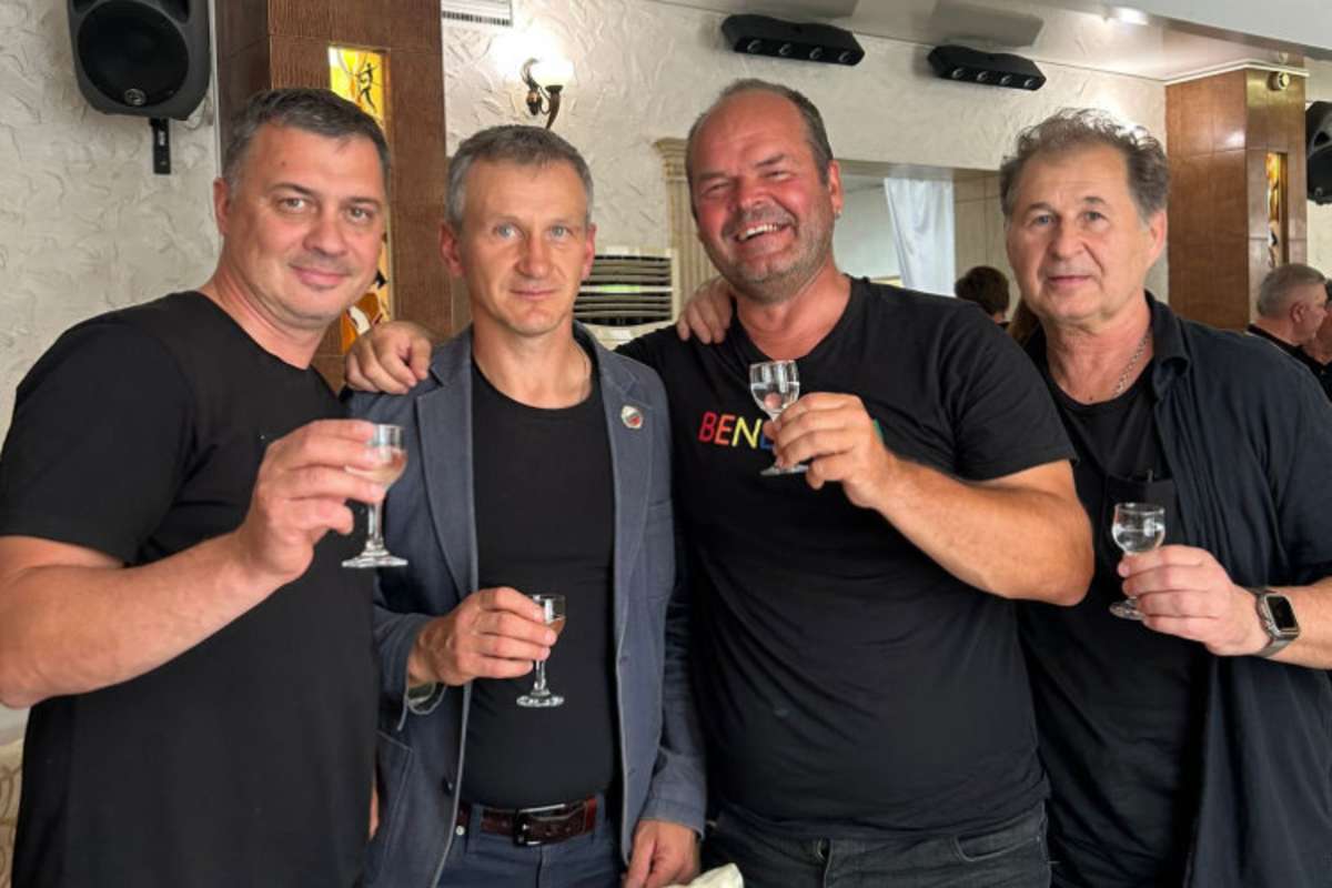 Günther Bauer, Zweiter von rechts, nahm die Reise nach Russland auf sich