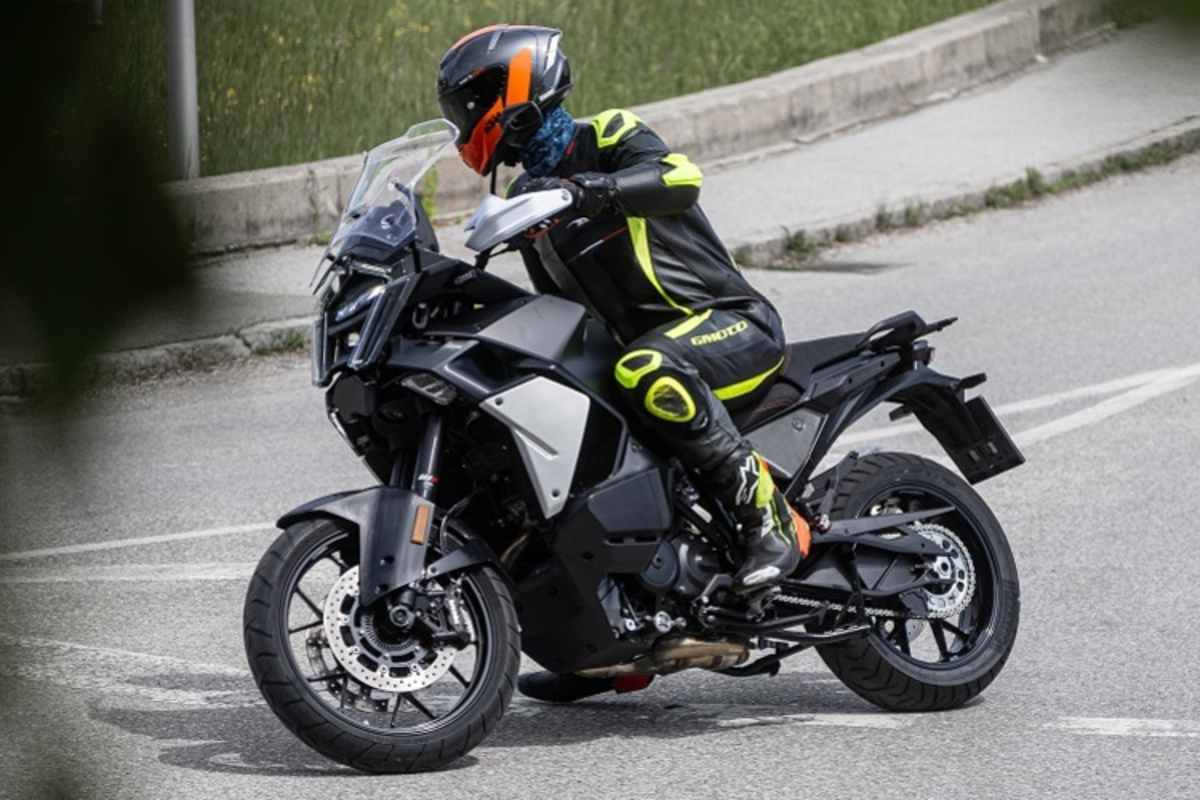 Konventionelle Radgrössen 19/17 Zoll, der V2 könnte von der 1390 Super Duke stammen
