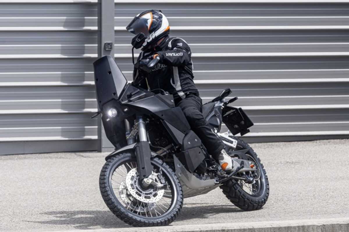 Robuster Motorschutz und entsprechende Reifen für den Offroad-Einsatz