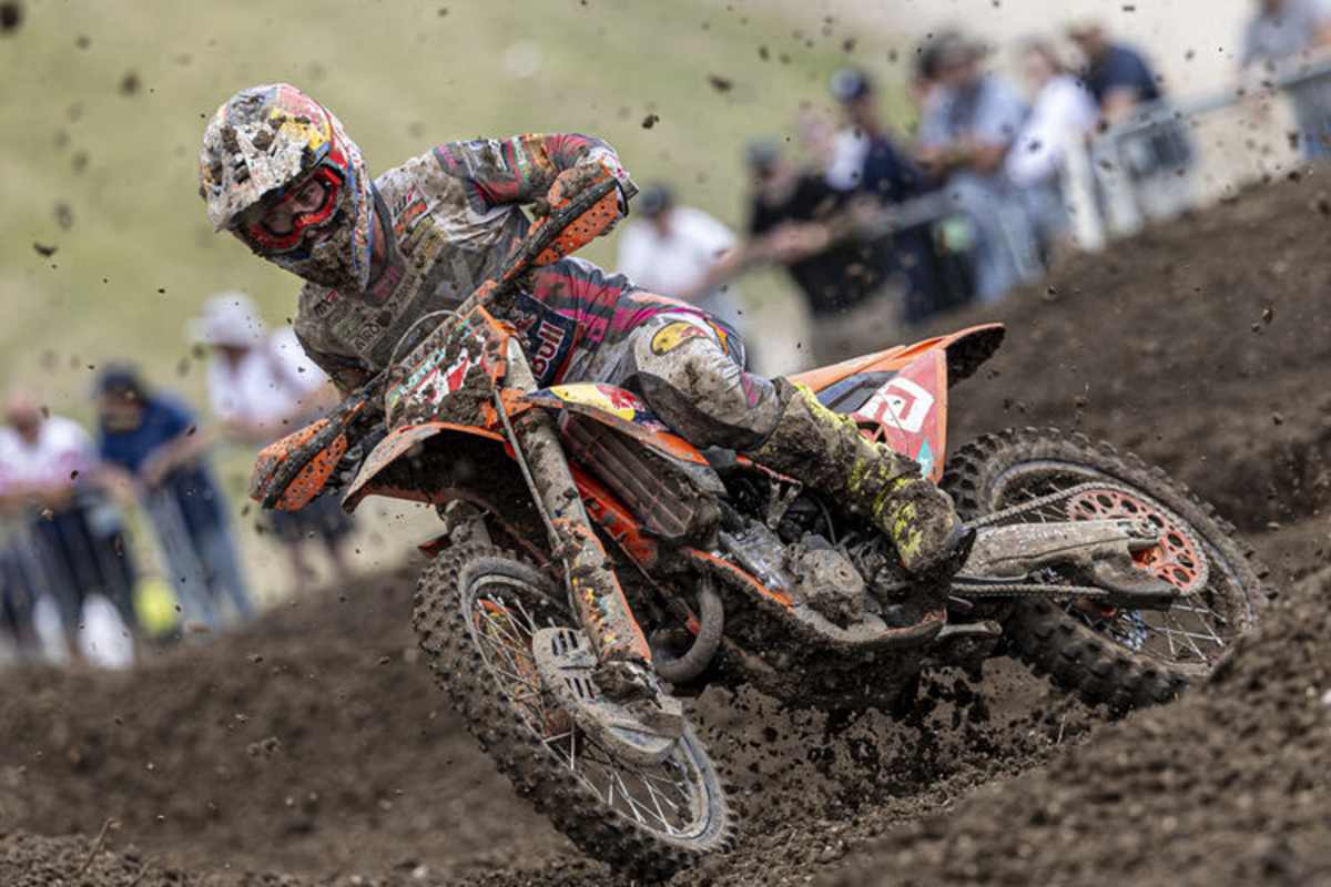 Simon Längenfelder im Schlamm des ersten Laufs