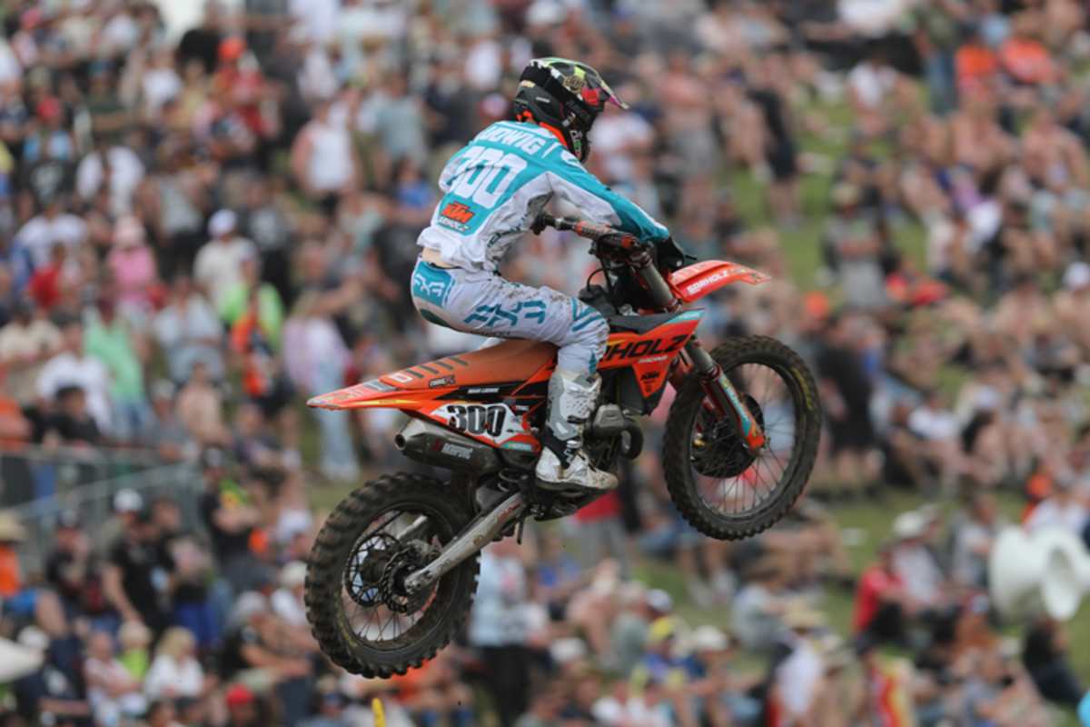 Noah Ludwig vor dem Hang der Nationen