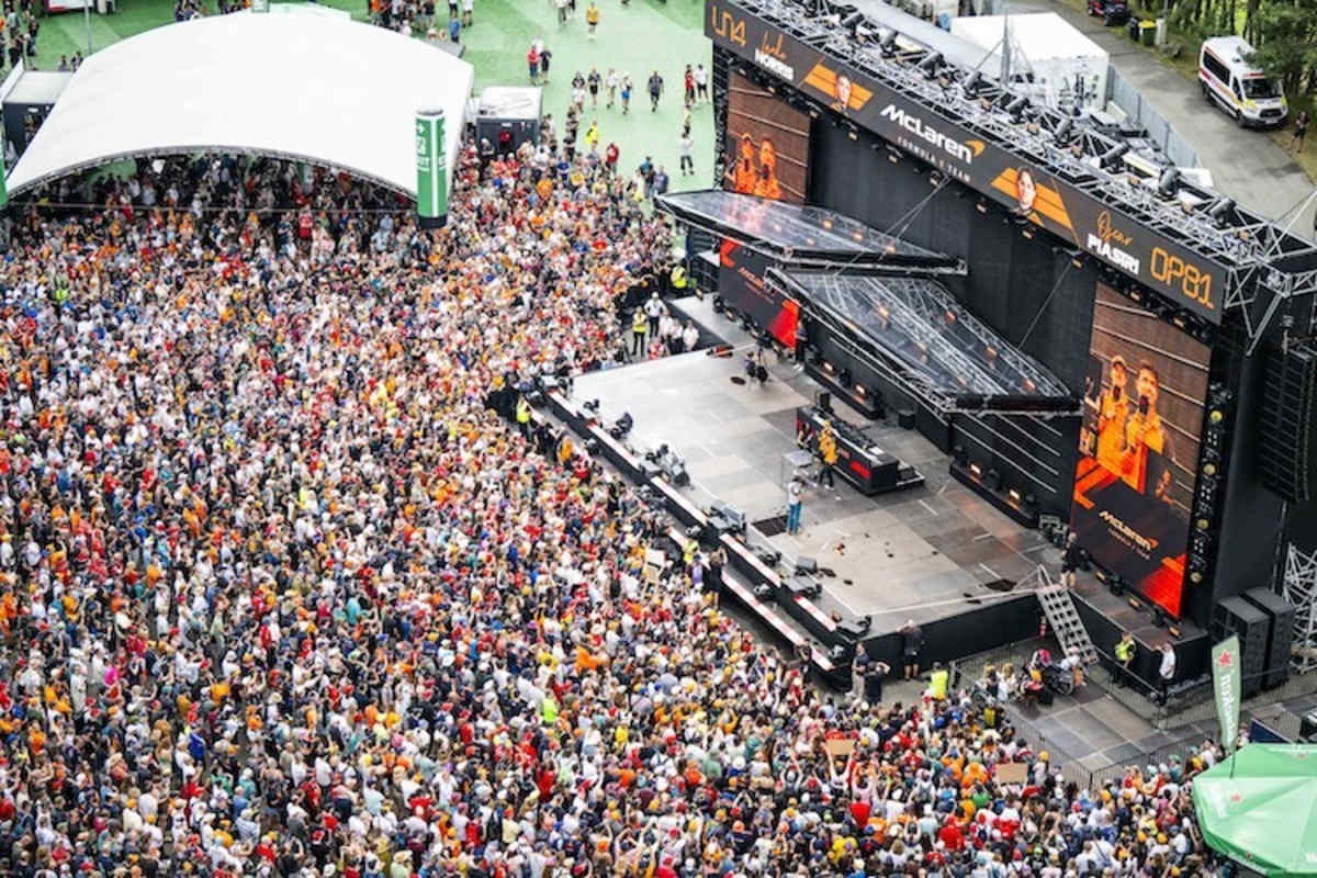 ​Die Fans freuten sich über die Gelegenheit, die Fahrer auf der Bühne zu sehen