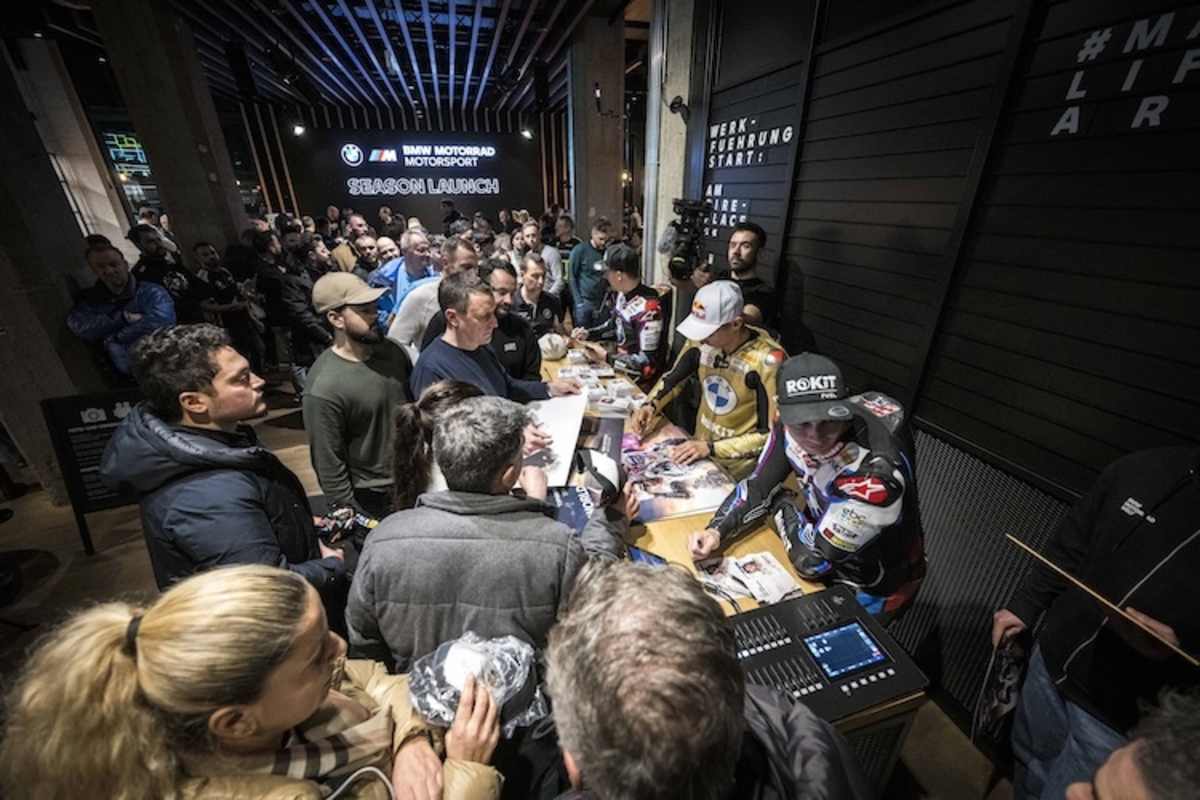 Die Fans konnten mit den Fahrern auf Tuchfühlung gehen