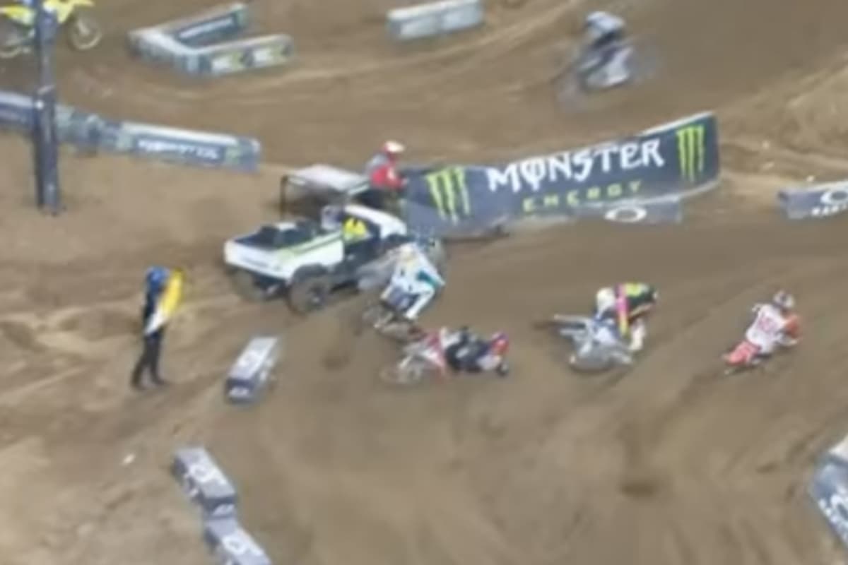 Jett Lawrence geht an Eli Tomac vorbei in Führung