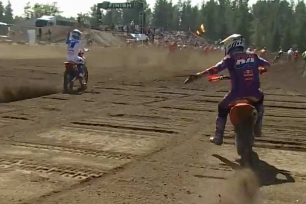 Die Gatter von Herlings und Prado fielen nicht, so dass die beiden Meisterschafts-Aspiranten dem Feld hinterherfahren mussten