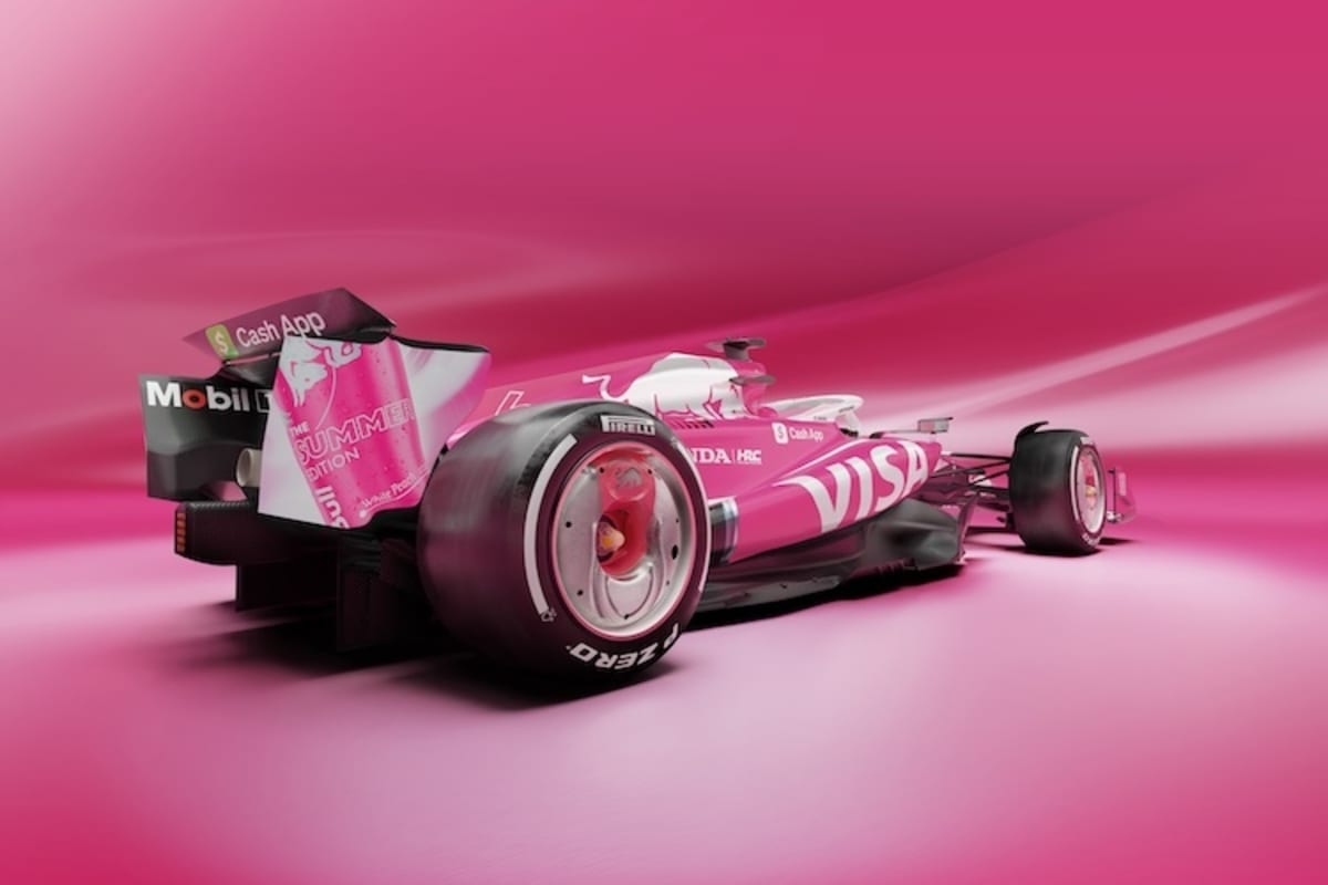 Die Speziallackierung wurde vom Look der Red Bull Summer Edition White Pink inspiriert