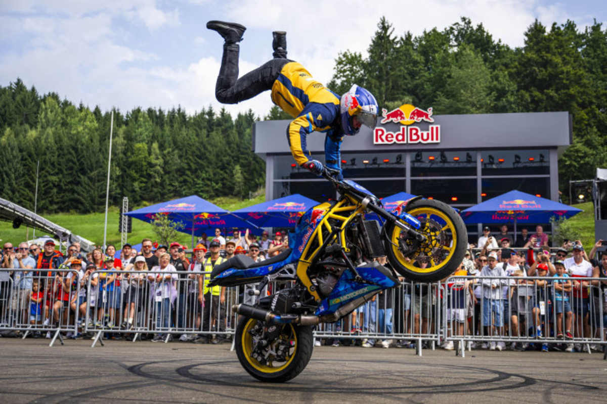 Das ganze Wochenende begeisterten Stuntfahrer