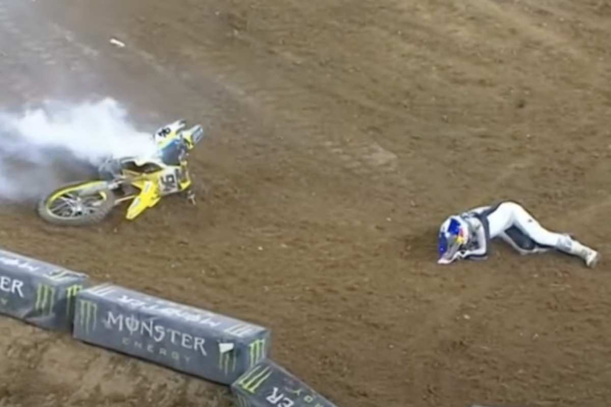 Ken Roczen blieb nach seinem Crash am Boden liegen