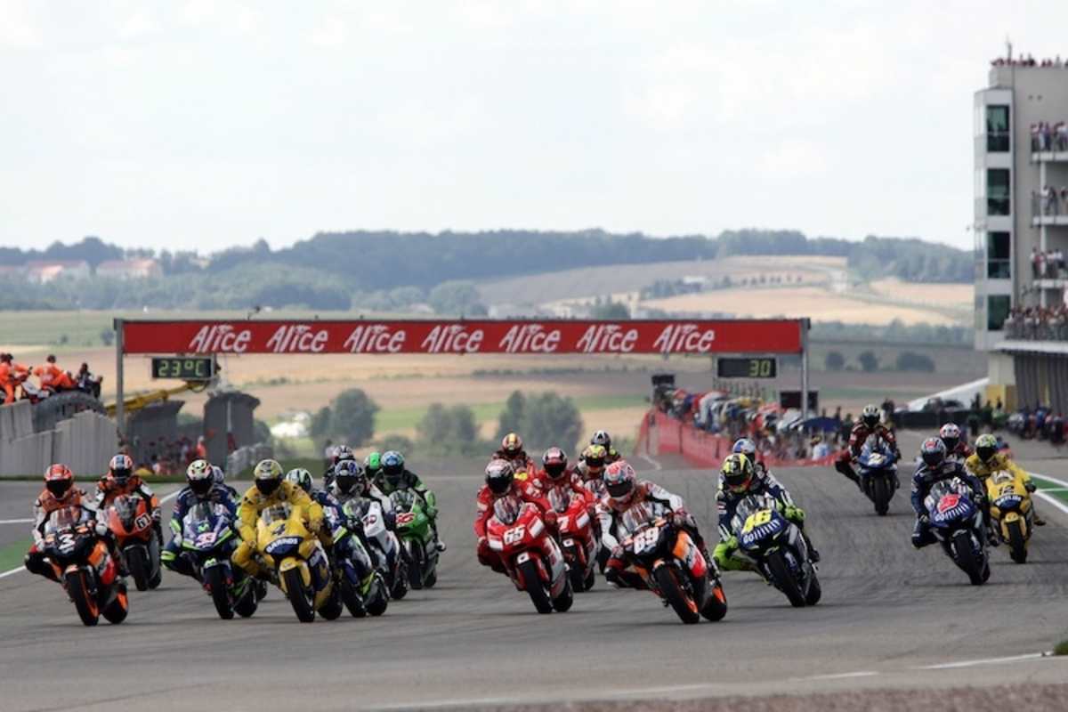 Das MotoGP-Rennen auf dem Sachsenring 2005 nach dem Start